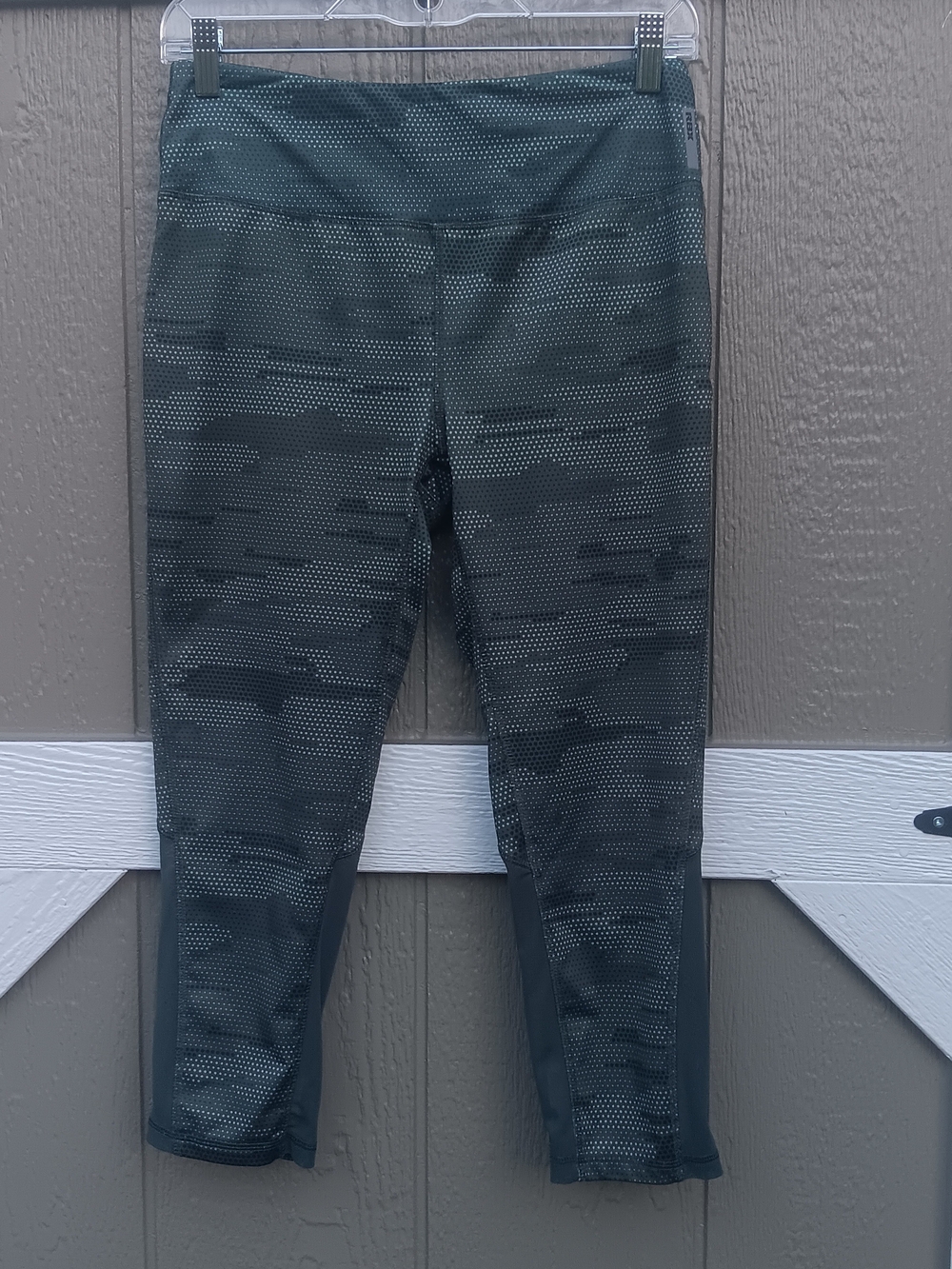 RBX Dark Green Camo Capri Workout Leggings Size M